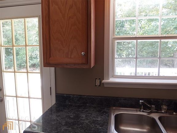 5th image of 335 Willow Ln