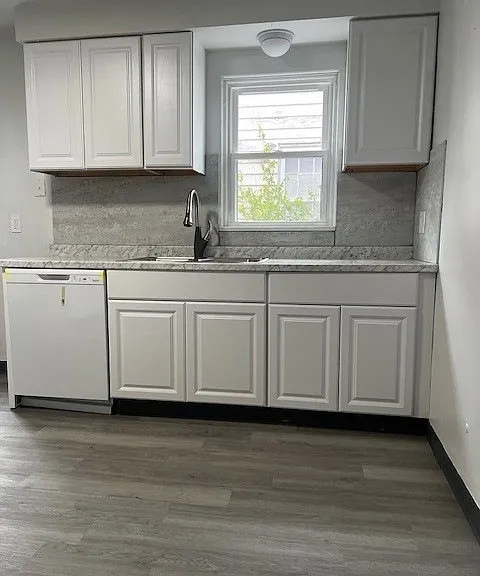 411 Wesley Ave — Photo 2