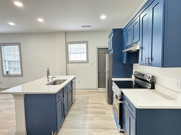 313 W Chappell St — Photo 5