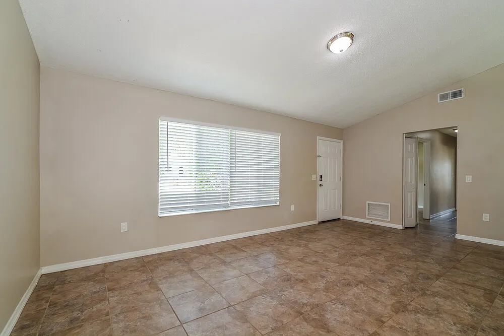 3 bed, 2.0 bath, 1175 sqft, $1,950 — Photo 4