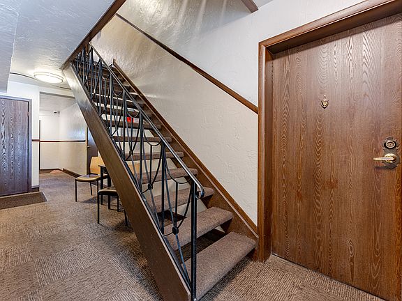 4th image of 18009 Lakeshore Blvd #102
