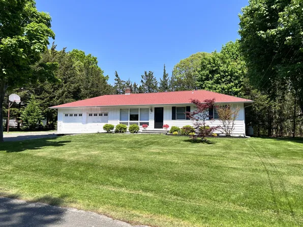 1745 Nakomis Rd, Southold, NY 11971