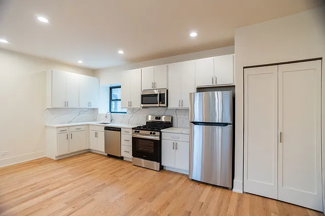 652 W Gordon Ter #1W — Photo 10