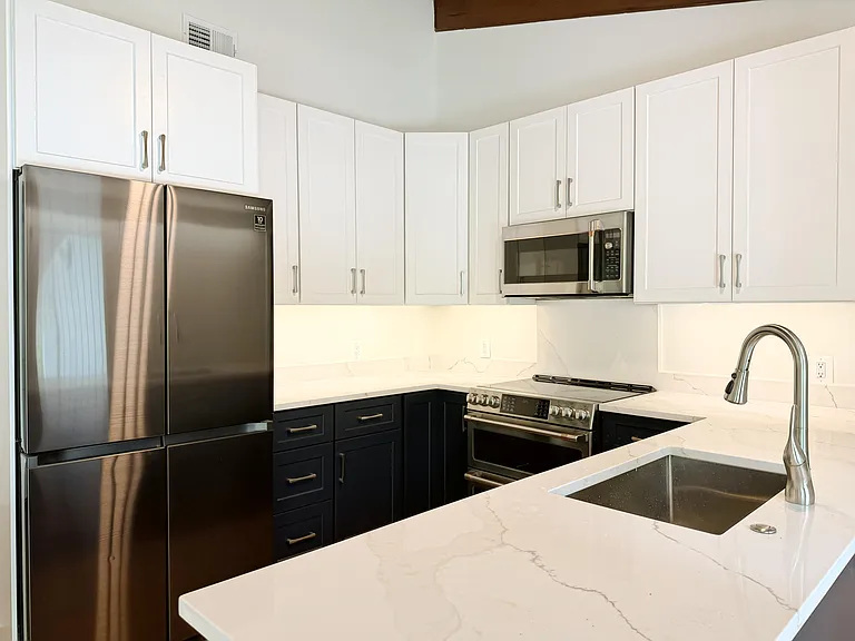 10611 Allenwood Ln — Photo 10