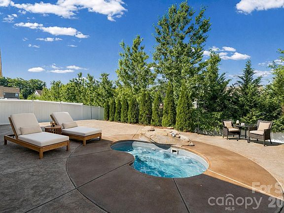 4th image of 269 Robinwood Ln
