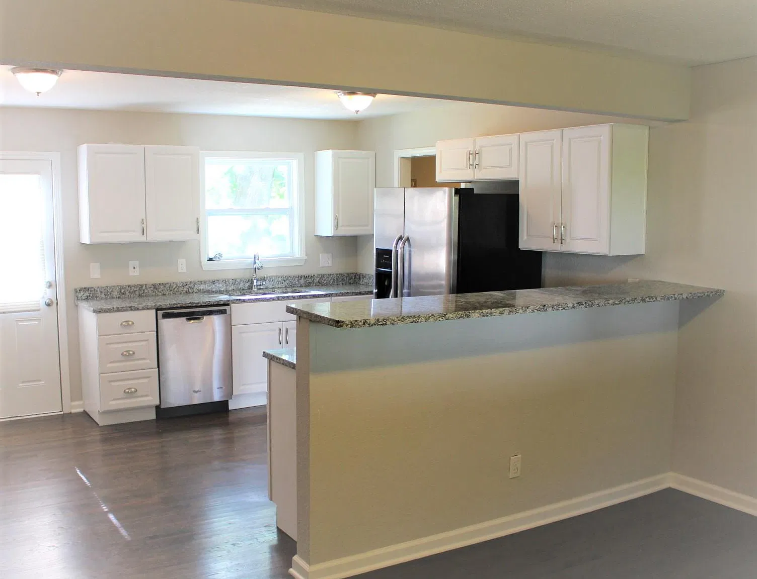3 bed, 952 sqft, $2,000 — Photo 4
