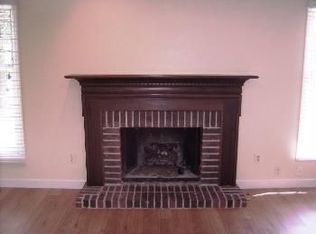 433 Shadow Ln, Decatur, IL 62526