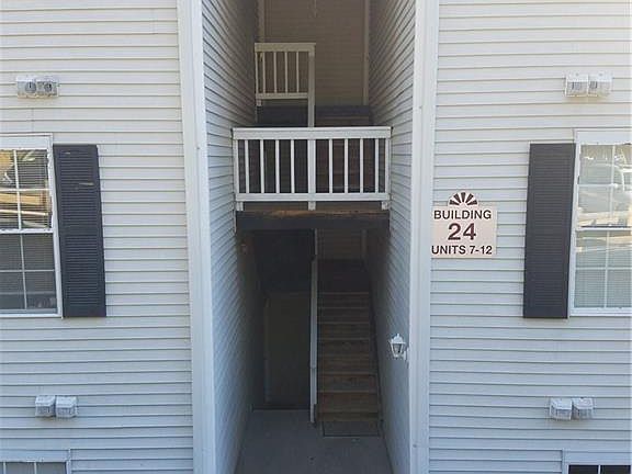 2nd image of 24 Lexington Hl Unit 10