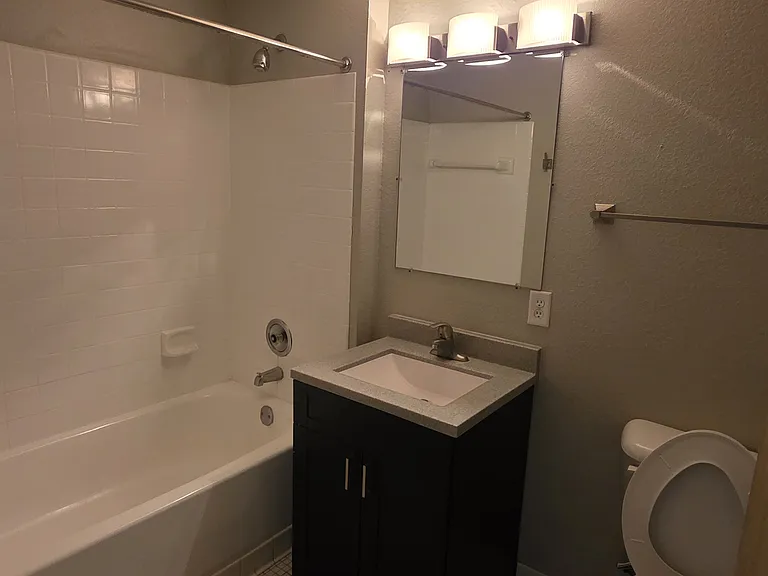 7th Place Apartments — Photo 24