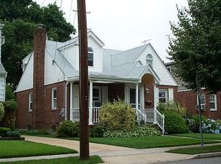 24 Euston Rd S, West Hempstead, NY 11552