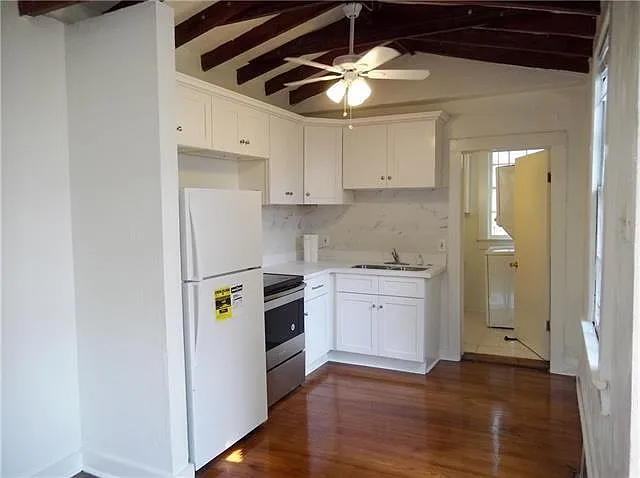 Studio, 1.0 bath, 350 sqft, $975 — Photo 2