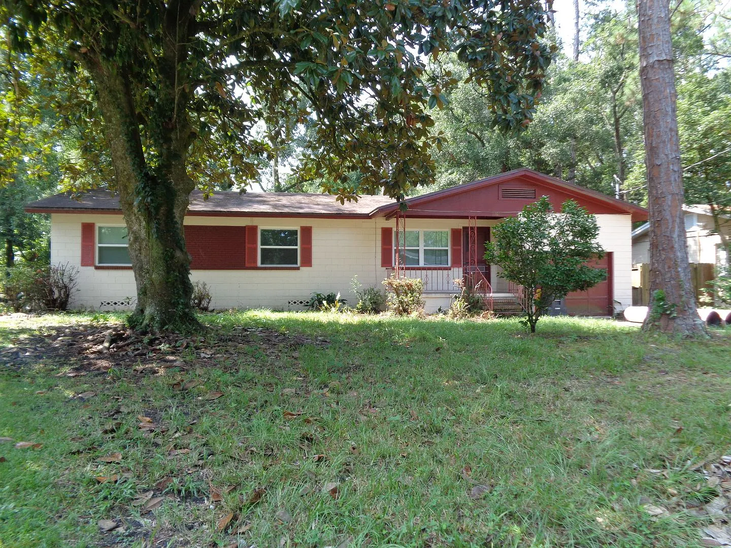 Beautiful Move-In Ready Home with Bonus Room! — Photo 2