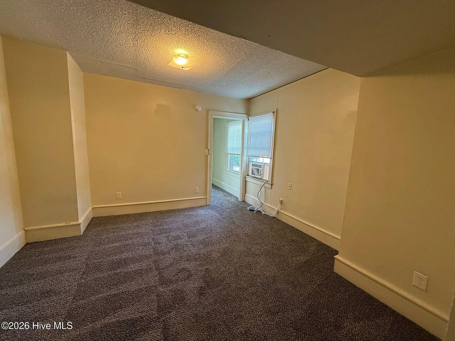 1 bed, 1.0 bath, $750 — Photo 4