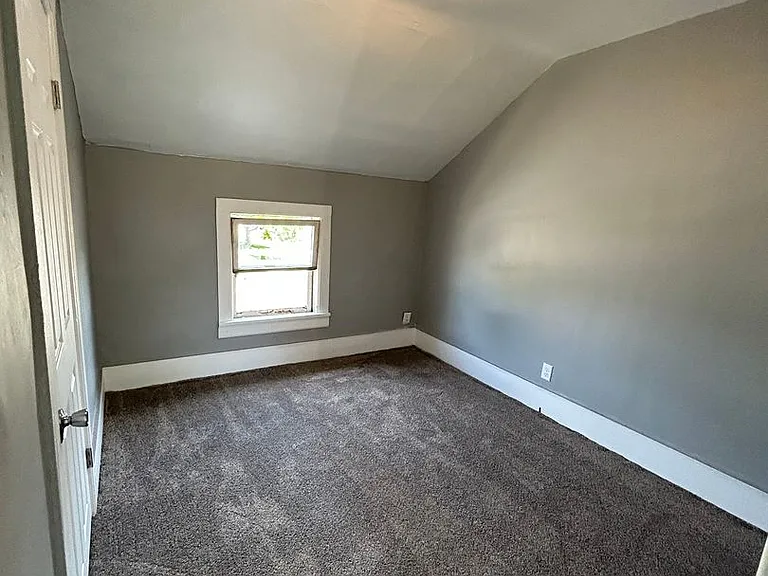 802 Terrace Ave — Photo 5
