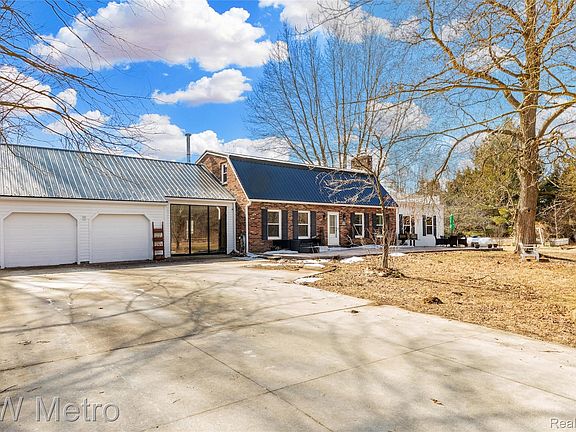 2nd image of 8665 Meskill Rd