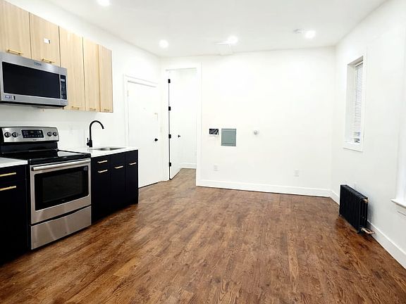 2nd image of 377 Danforth Ave #2A