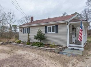 3 Wildwood Ln, Hampton Bays, NY 11946