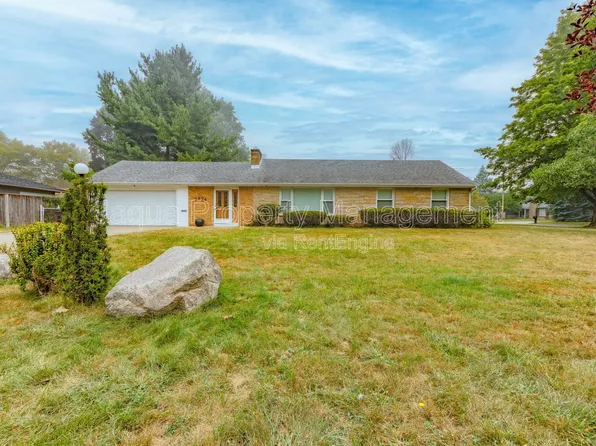 2726 Applelane Ave, Kalamazoo, MI 49008