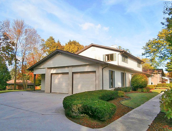 2nd image of 1708 Silver Moon Ln