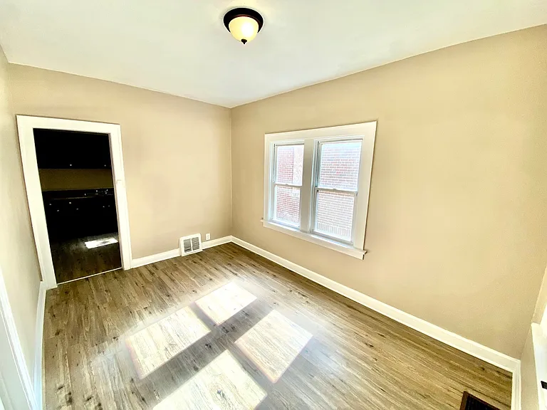 4229 Vermont St — Photo 2