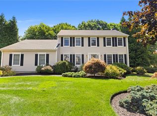 38 Lindsay Ln, Cranston, RI 02921
