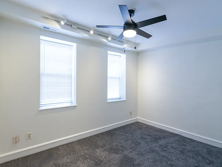 1631 S Clarion St — Photo 14