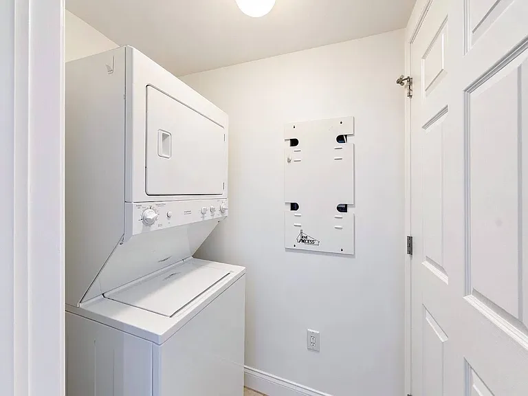 241 Riverside Dr #807 — Photo 10