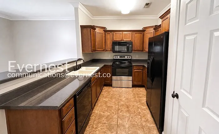 958 Colony Cir — Photo 4