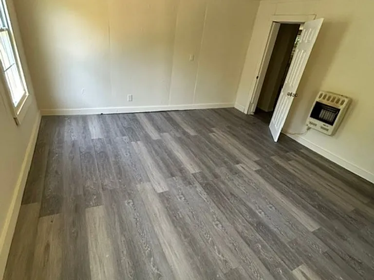 82 Maple St — Photo 3