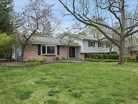 3rd image of 3789 Lyon Dr
