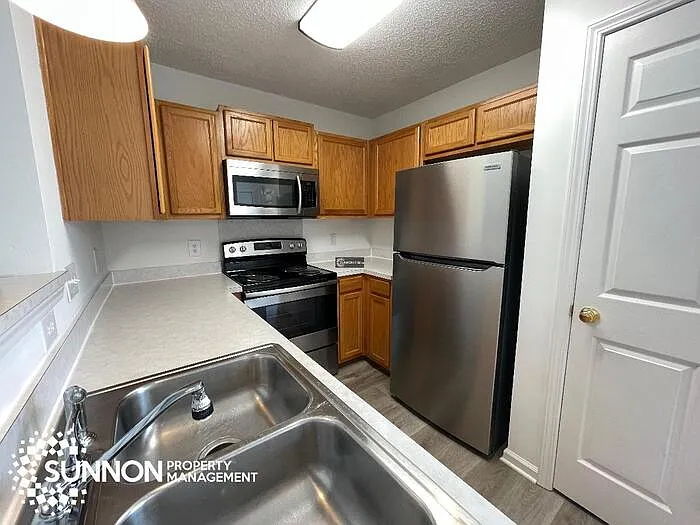 3 bed, 2.0 bath, 1097 sqft, $1,750 — Photo 4