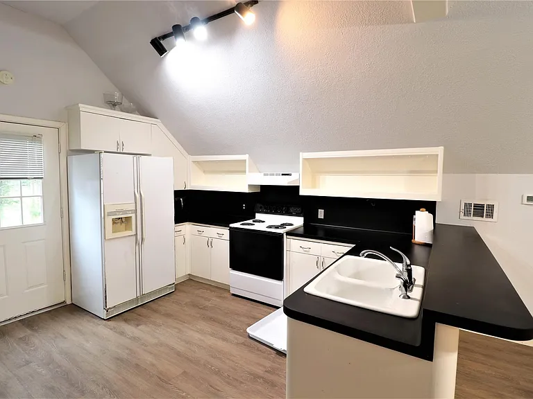 1702 Cougar Creek St — Photo 11