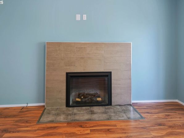 806 NE Stafford St, Portland, OR 97211