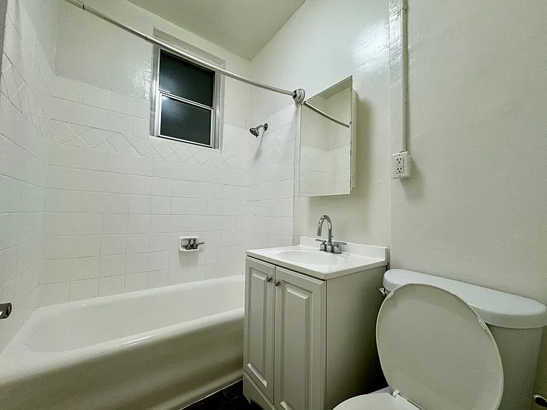 St. Charles Studio Apartments — Photo 6