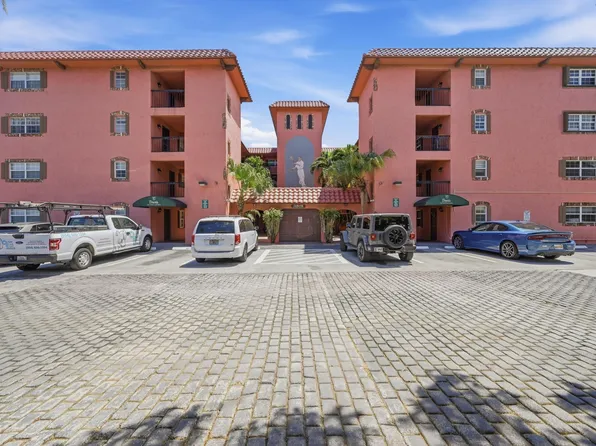 670 Tennis Club Drive #303, Fort Lauderdale, FL 33311