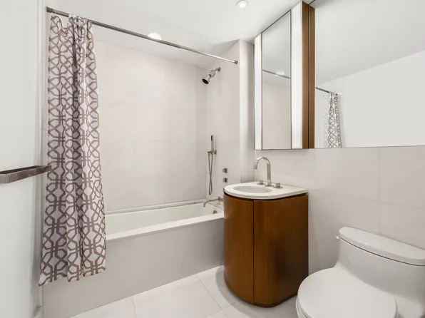 50 United Nations Plaza image 10 of 14