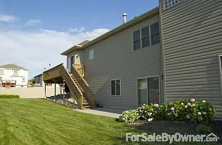 Side yard
						:
						Hydrangeas, hostas, mums, rhododendrons, and lilac bushes round out this area.