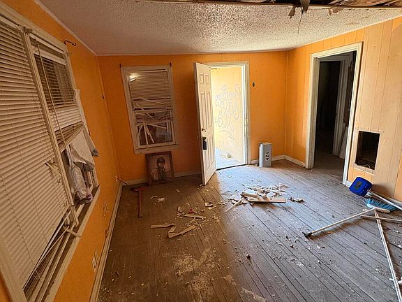 3rd image of 424 E 38th St