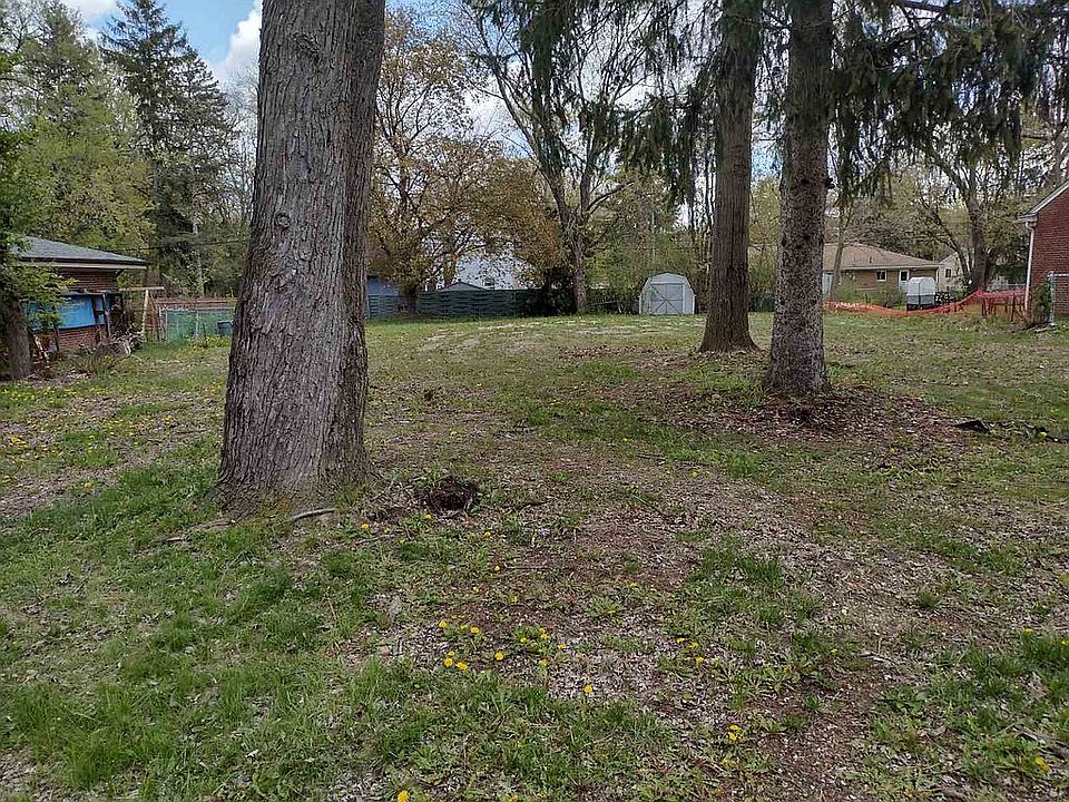 2nd image of 2475 Carlton Dr