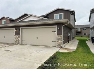 2214 S Ronsiek Ave, Sioux Falls, SD 57106