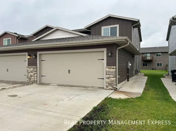 2214 S Ronsiek Ave, Sioux Falls, SD 57106