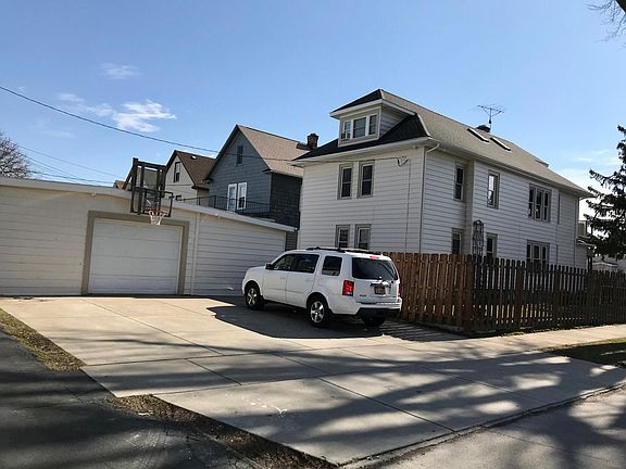 3rd image of 566 Tacoma Ave