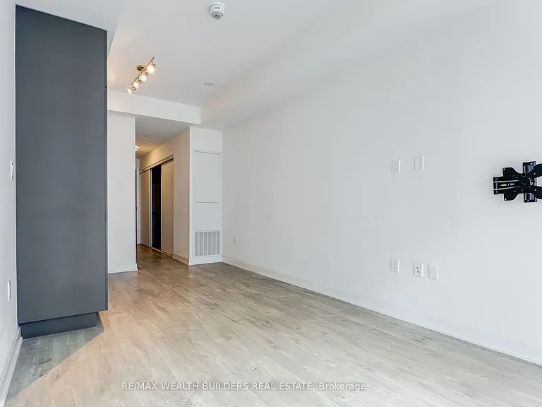 576 Front St W #1211E — Photo 11