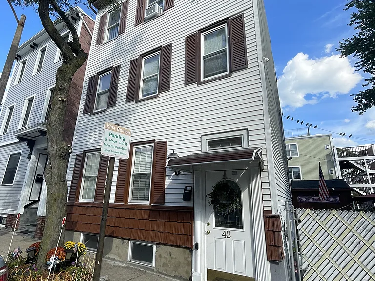 42 Jeffries St #1 — Photo 1