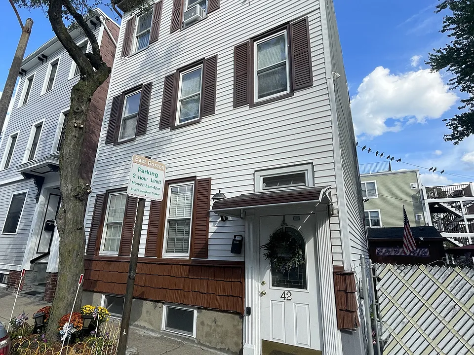 42 Jeffries St #1