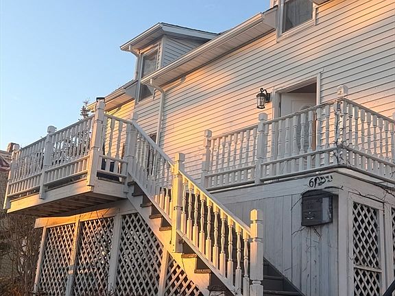 2nd image of 60 Roy St