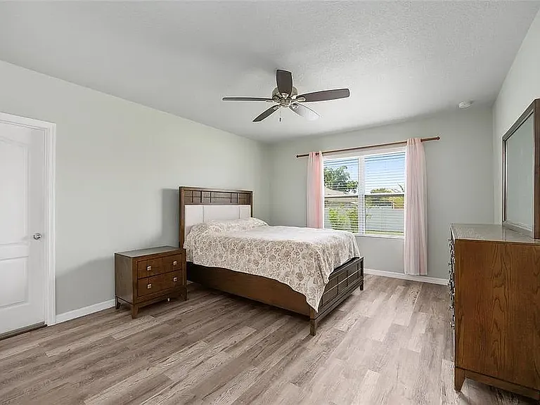 6742 SW 64th Ave — Photo 13