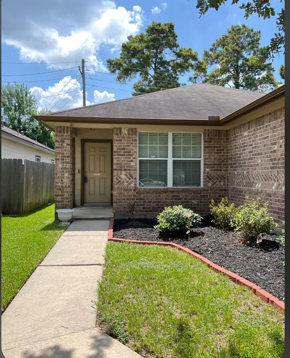 3 bed, 2.0 bath, $1,800 — Photo 2