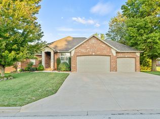 4594 S Winsor Dr, Springfield, MO 65810