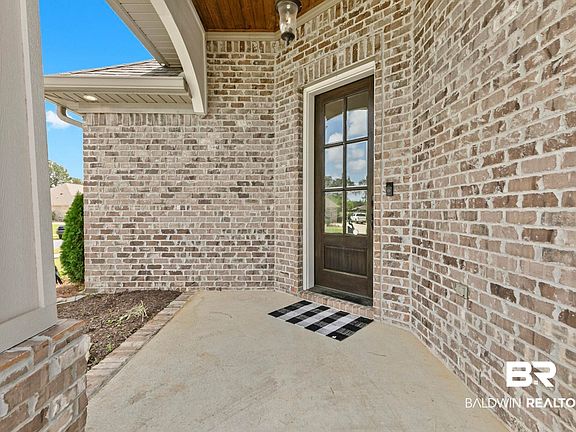 3rd image of 291 Hemlock Dr